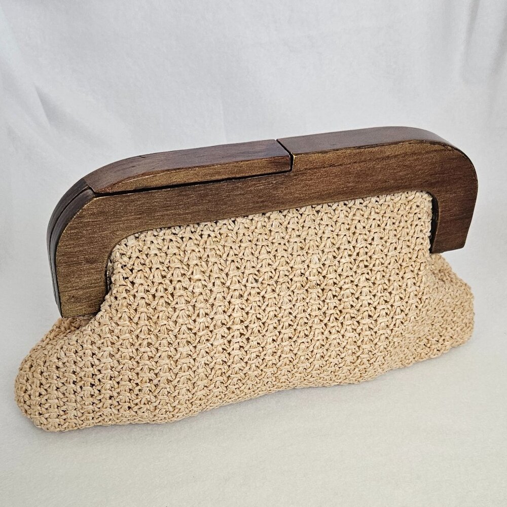 Vintage woven handbag with wooden handles